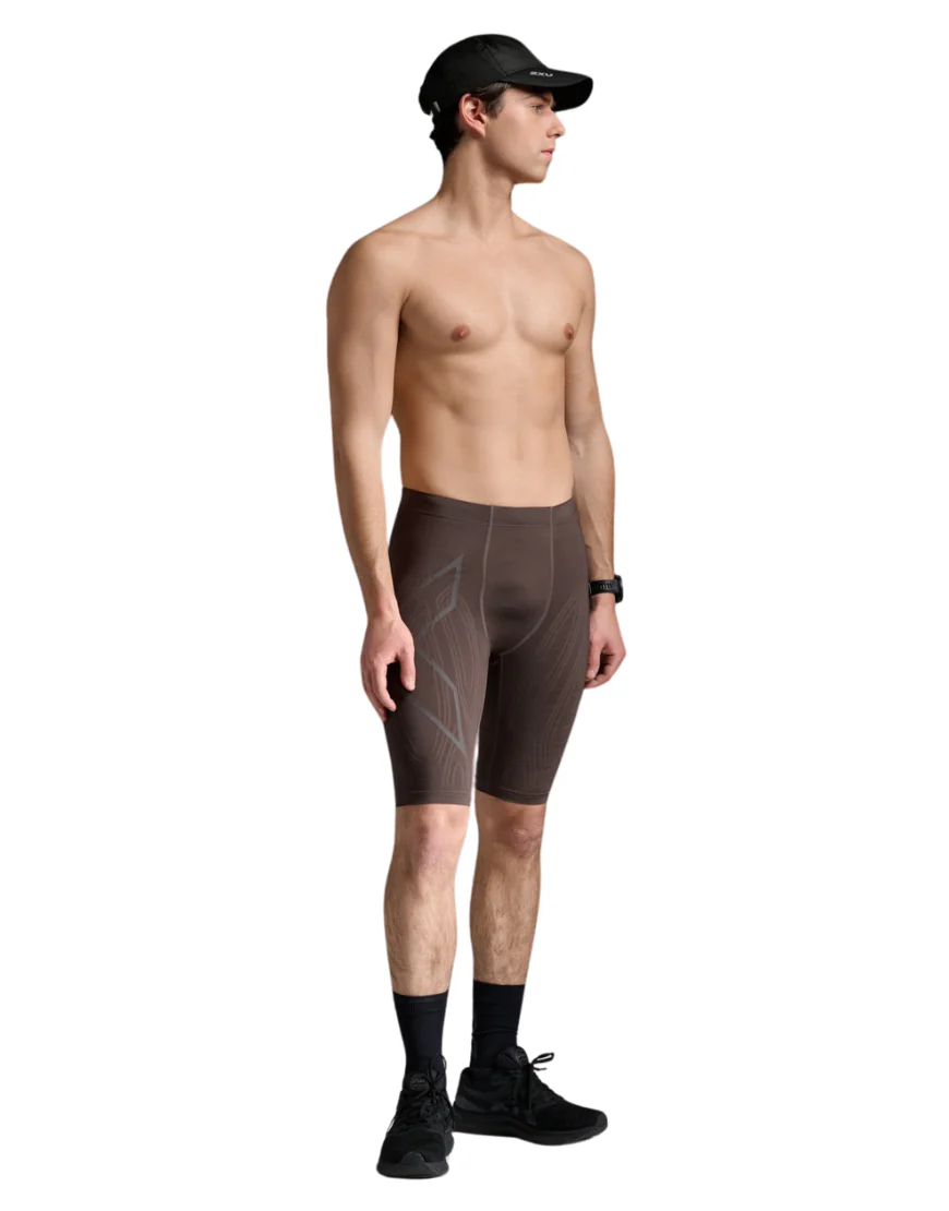 Men's 2XU Light Speed Compression Shorts :Raisin - Image 3
