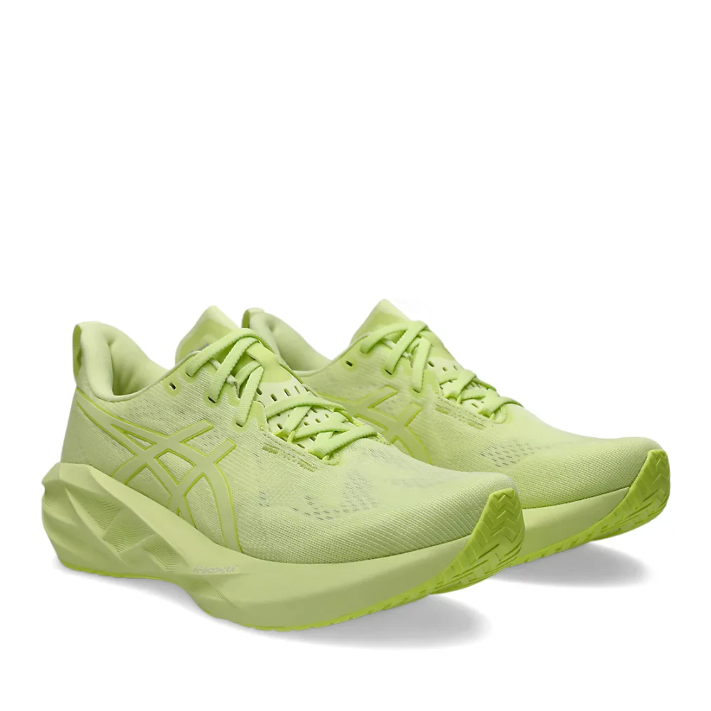 Novablast 5 Lite-Show Men's :Lite Show | Huddle Yellow - Image 2