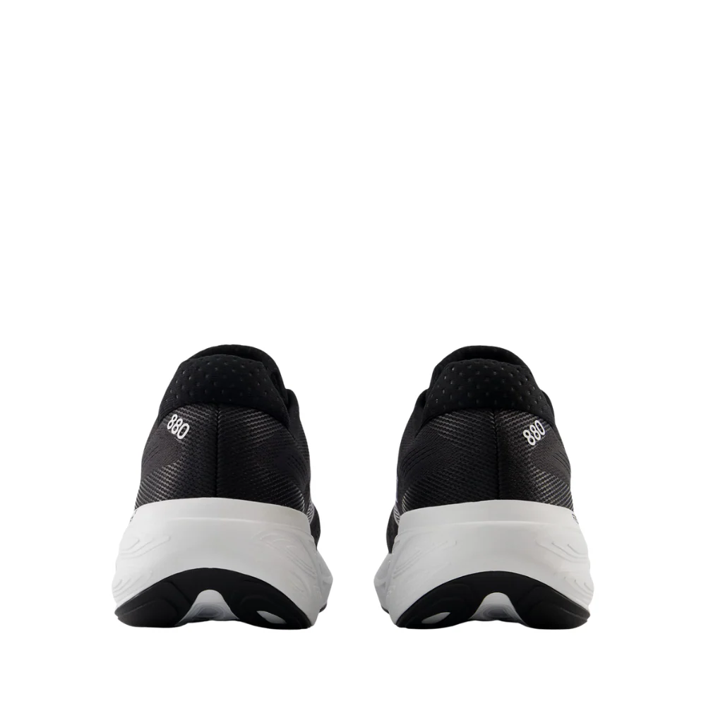 Fresh Foam X 880v15 (4E) Men's :Black | White - Image 4