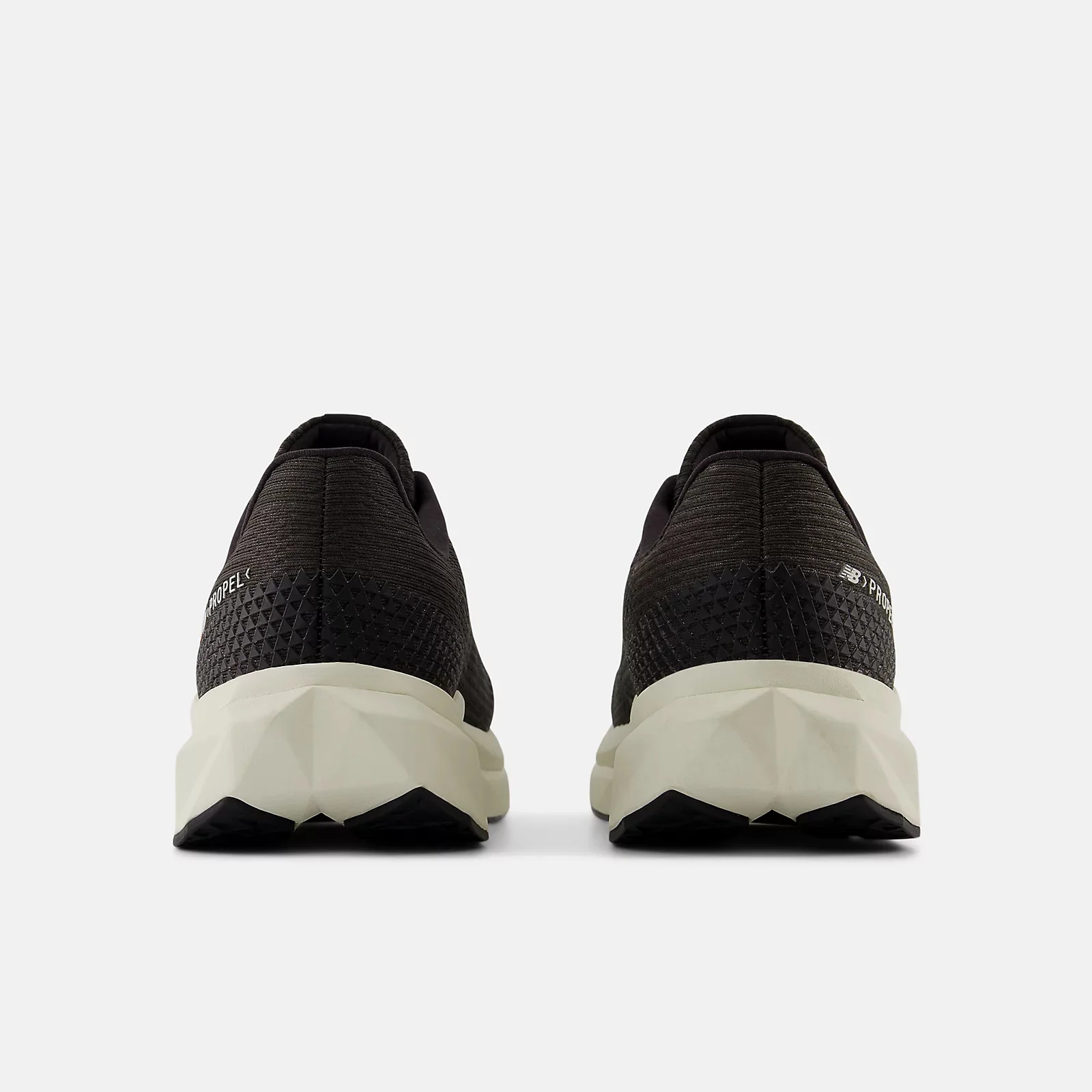 FuelCell Propel v5 (D) Men's :Black | Hot Mango - Image 3