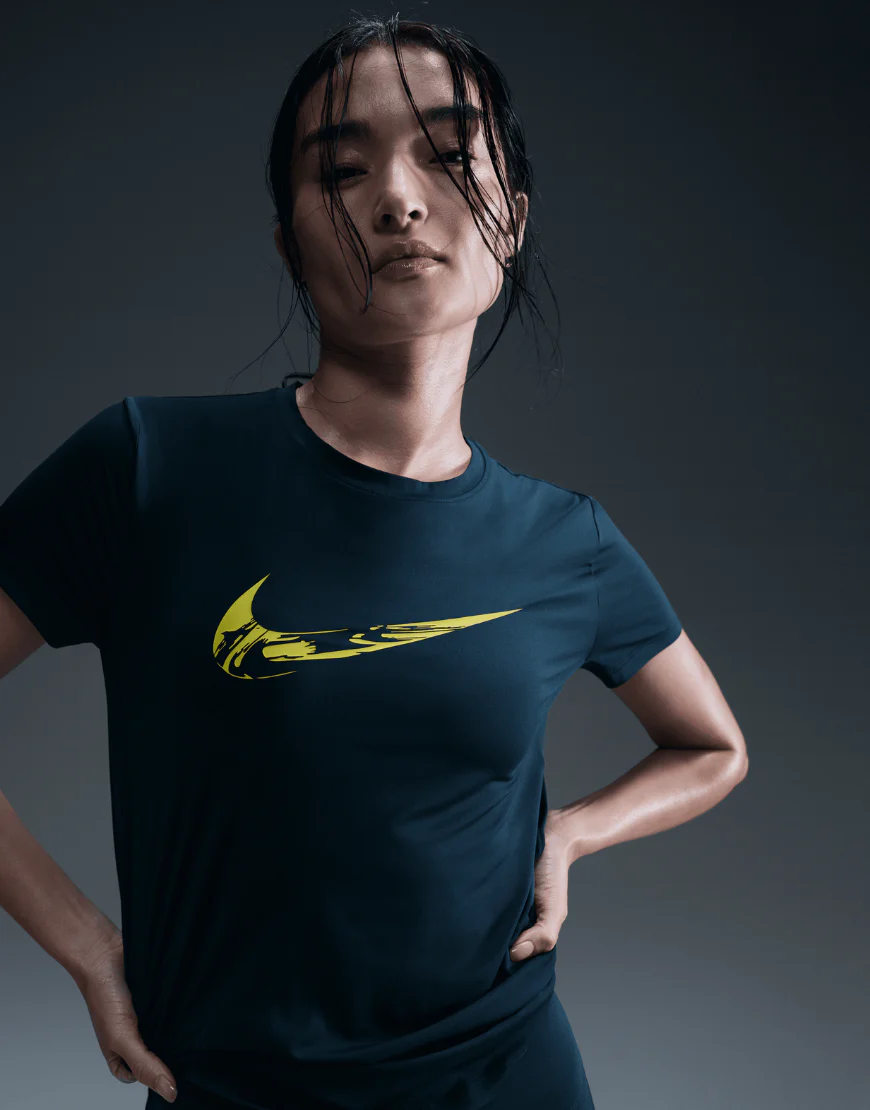 Women's Dri-FIT Short-Sleeve Graphic Top :Armoury Navy - Image 3
