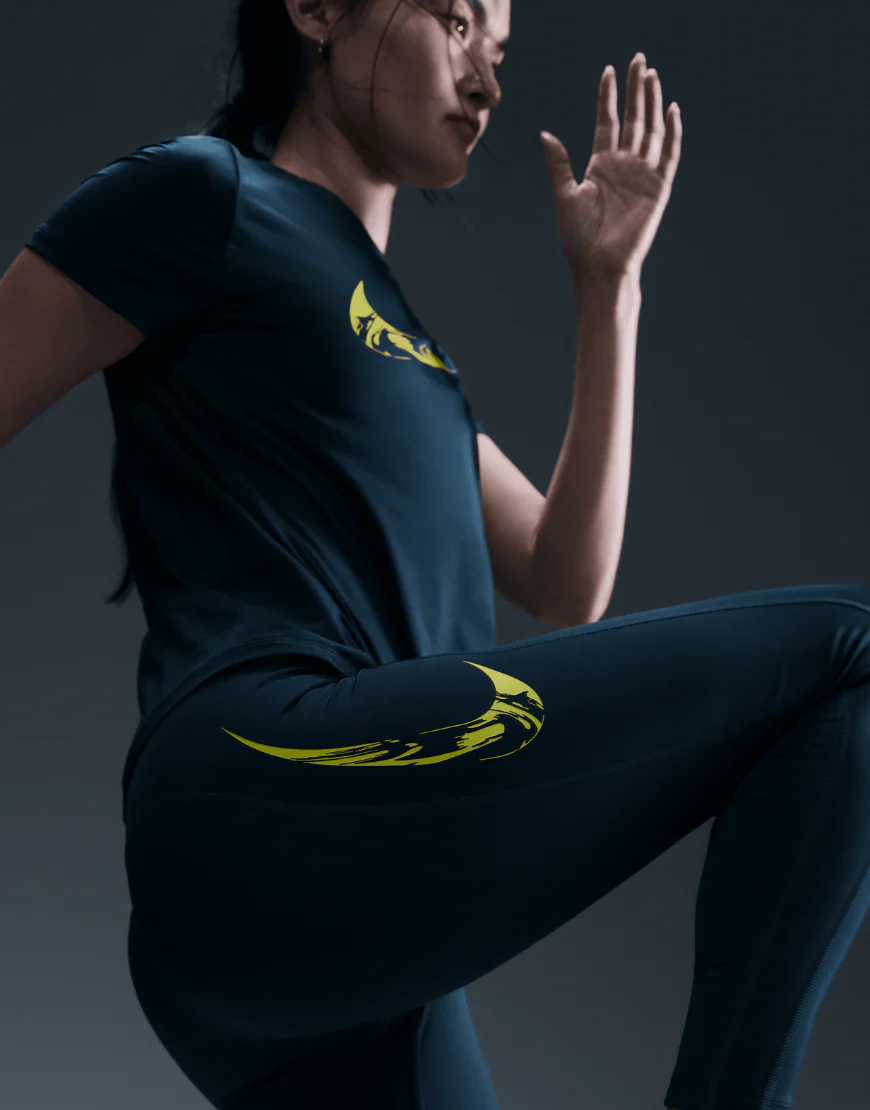 Women's Dri-FIT Short-Sleeve Graphic Top :Armoury Navy - Image 4