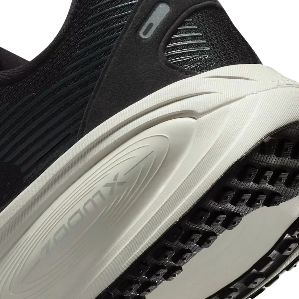 Vomero 18 Wide Men's :Black | Coconut Milk - Image 8