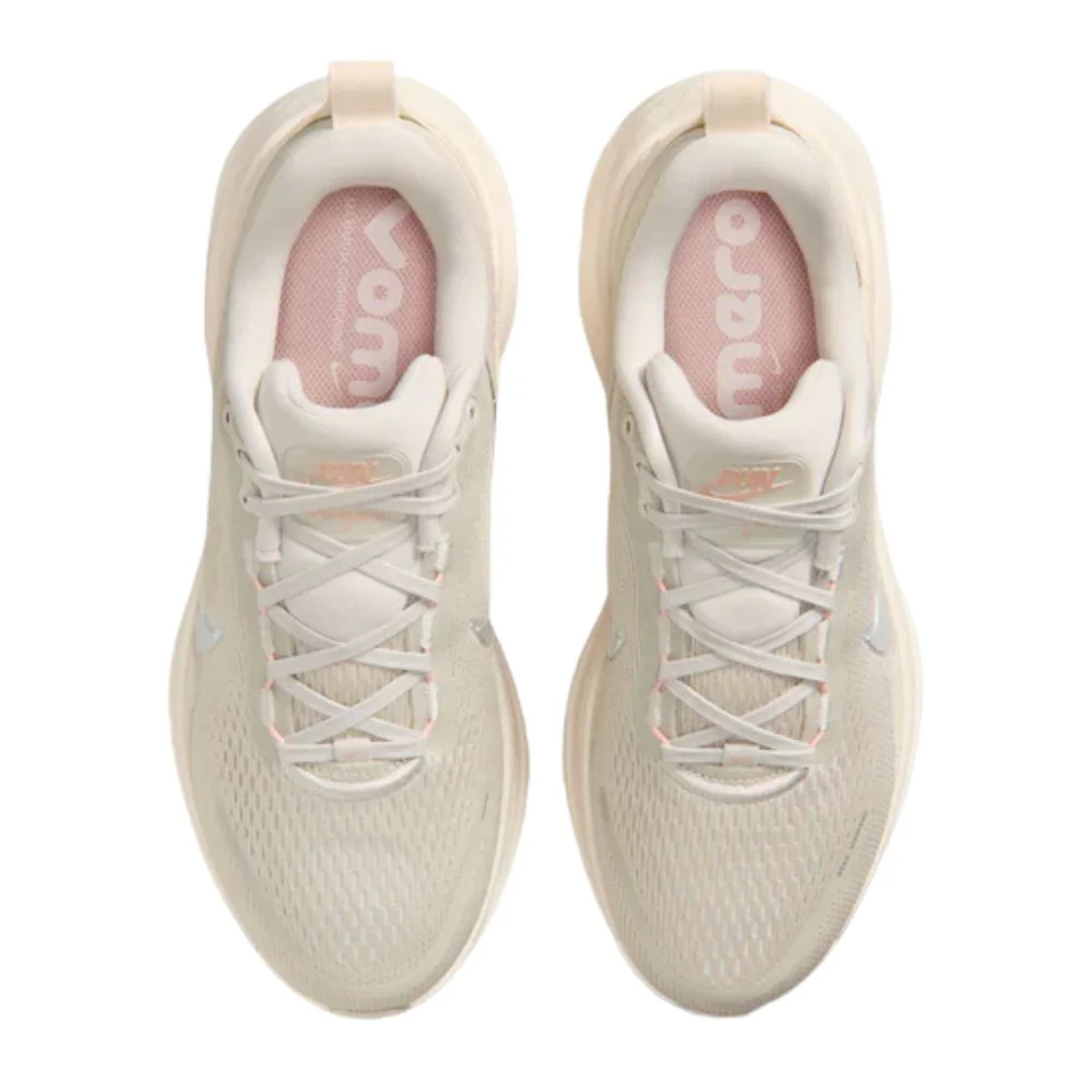 Vomero 18 Women's :Light Bone | Metallic Silver - Image 3