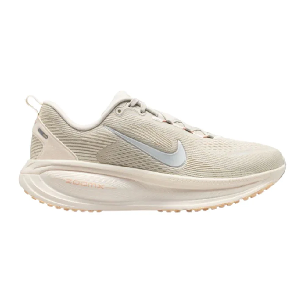 Vomero 18 Women's :Light Bone | Metallic Silver - Image 4