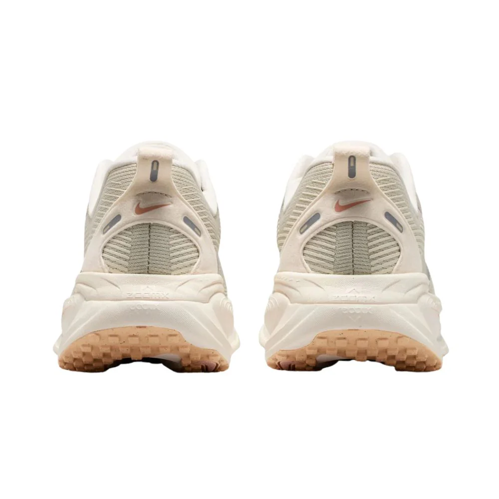 Vomero 18 Women's :Light Bone | Metallic Silver - Image 7