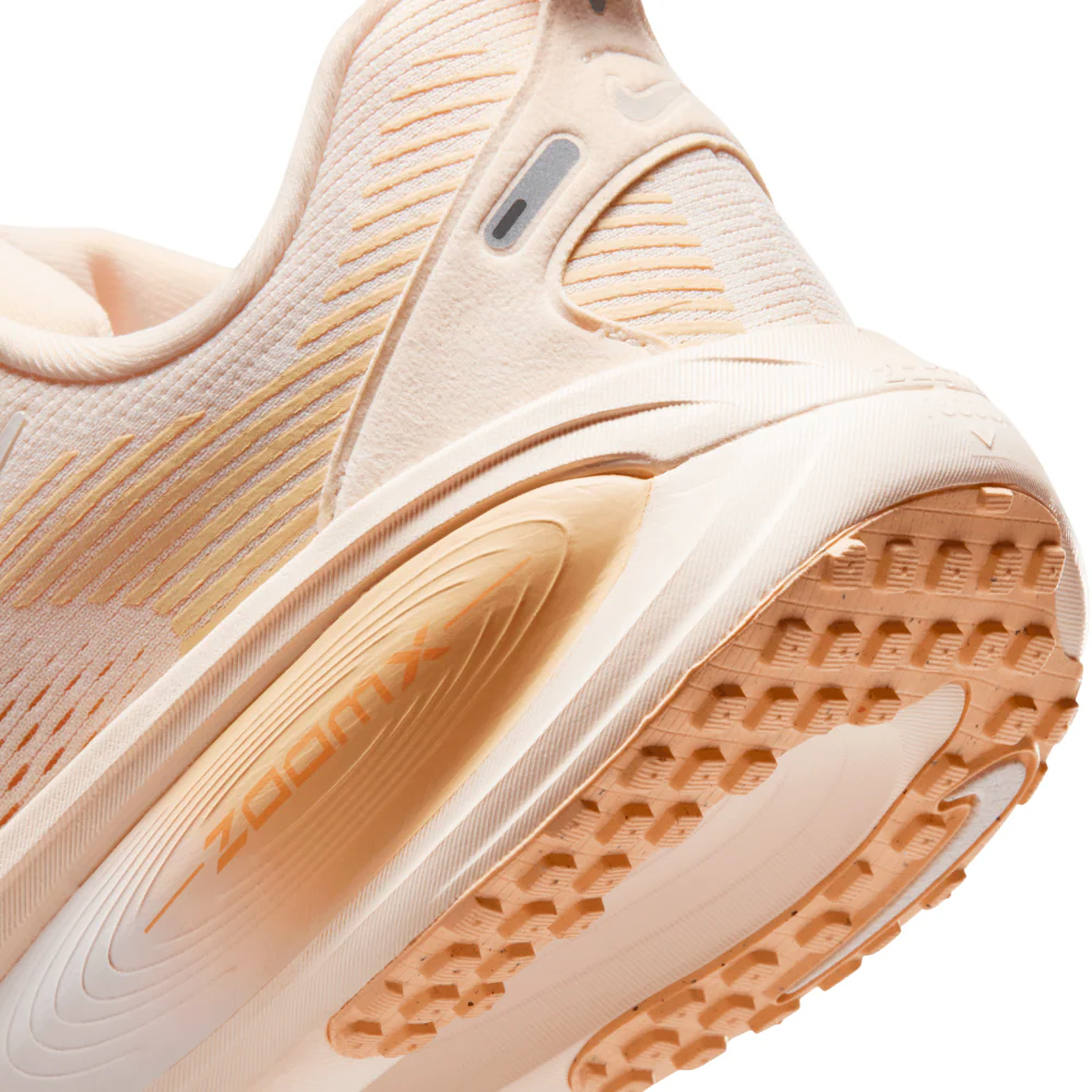 Vomero 18 Women's :Guava Ice | Orange Chalk - Image 4