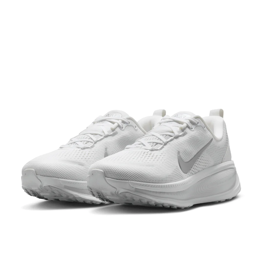 Vomero 18 Women's :White | Metallic Silver Photon Dust - Image 2