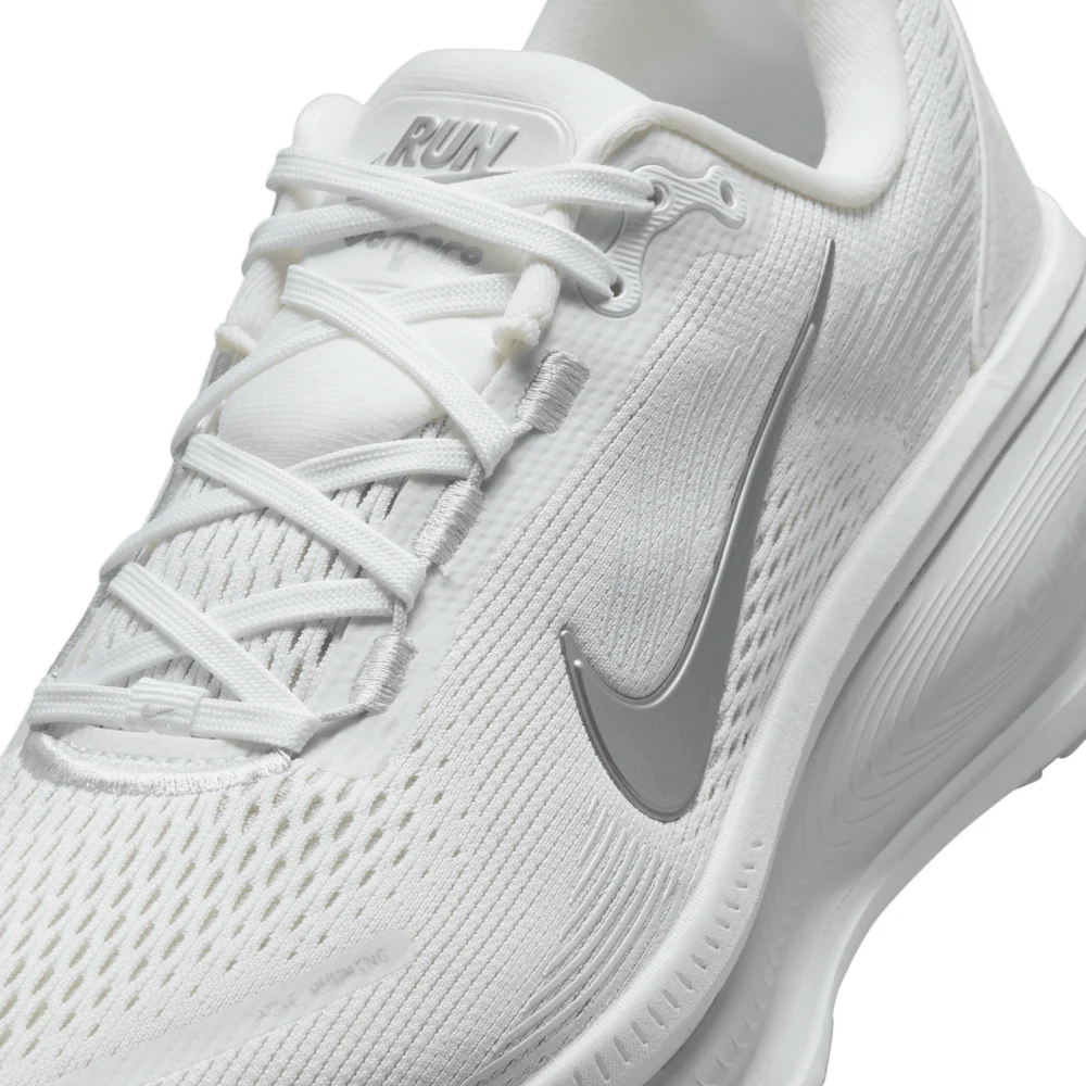 Vomero 18 Women's :White | Metallic Silver Photon Dust - Image 3