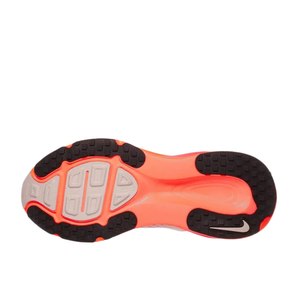Vomero 18 Women's :Atmosphere | Bright Crimson - Image 4