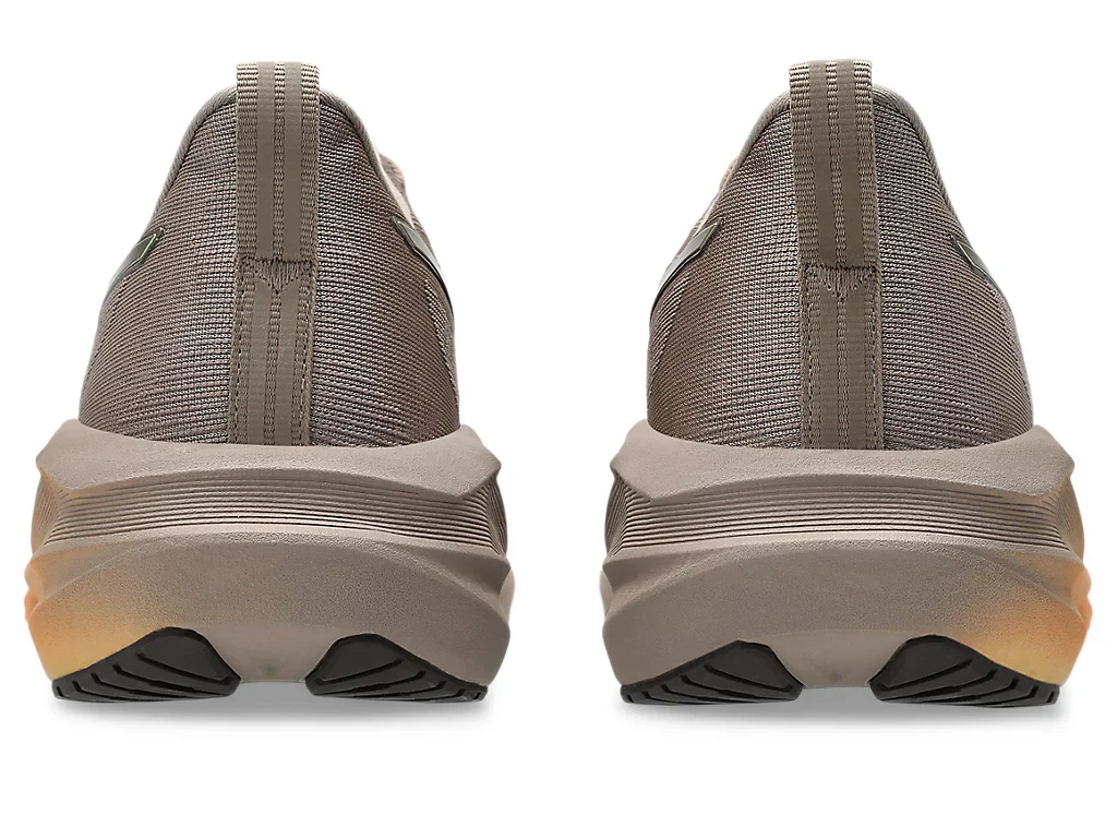 Novablast 5 Luxe Women's: Luxe | Taupe Grey - Image 4